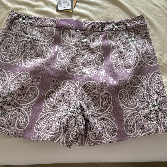 Shorts with paisley pattern and rhinestones - Picture 4 of 7